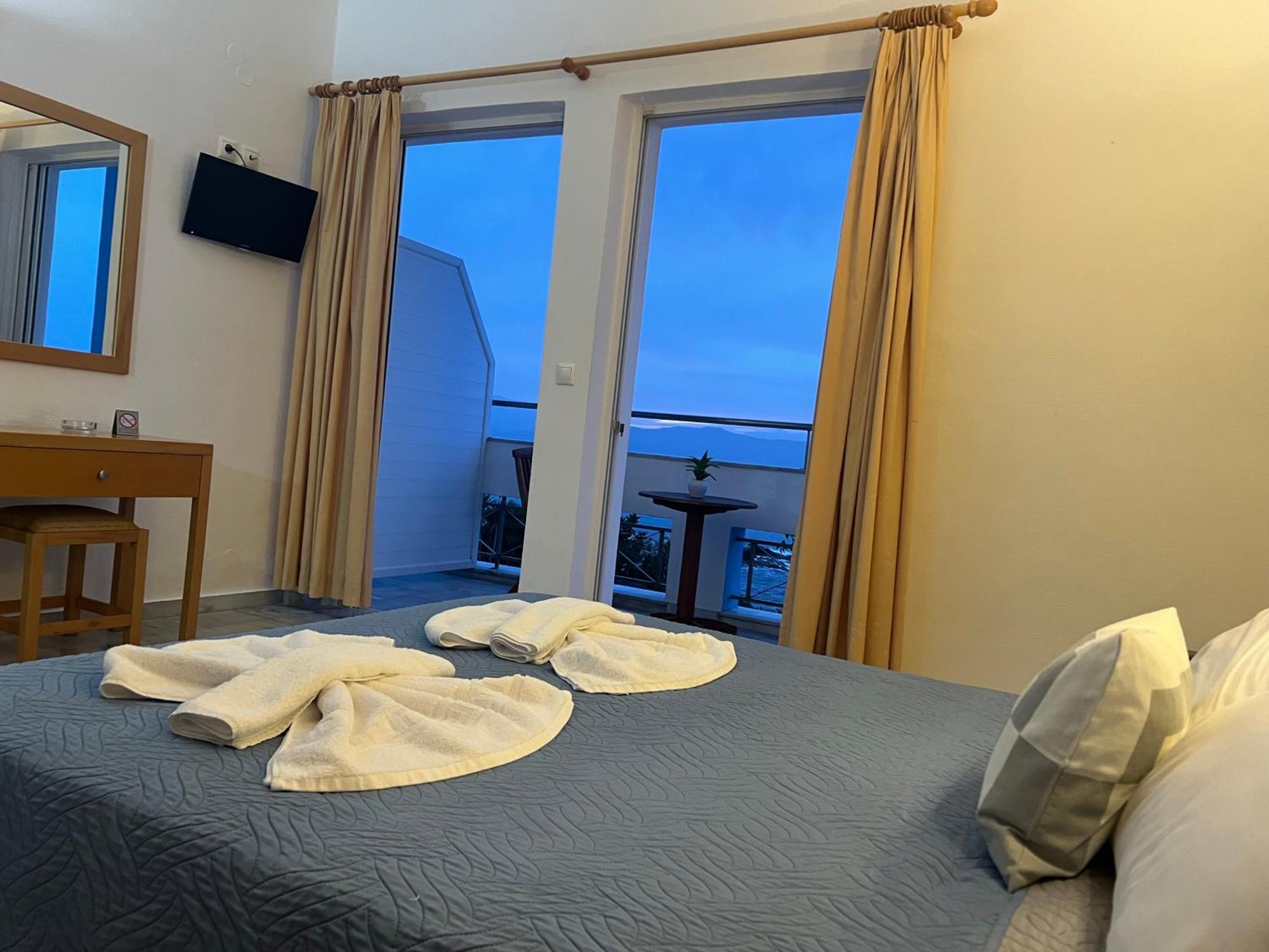 Kanakis Blue Beach Apartments Petres  Екстер'єр фото